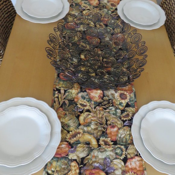 Vintage Quilted Fall Themed Table Runner With Sunflowers And Winter Vegetables - Picture 4 of 5